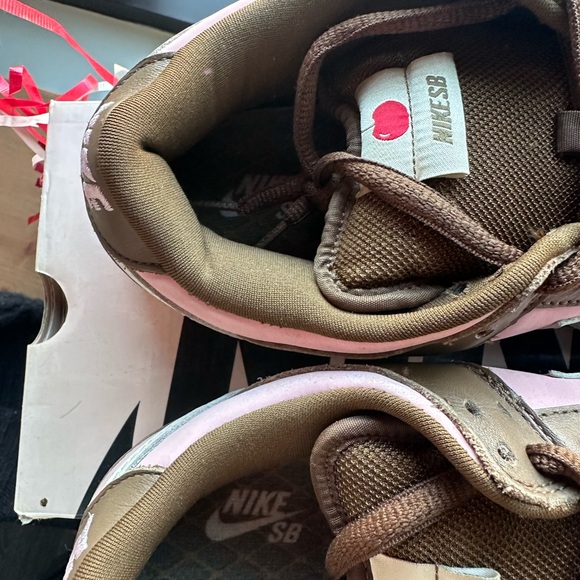 Athletic_Shoes